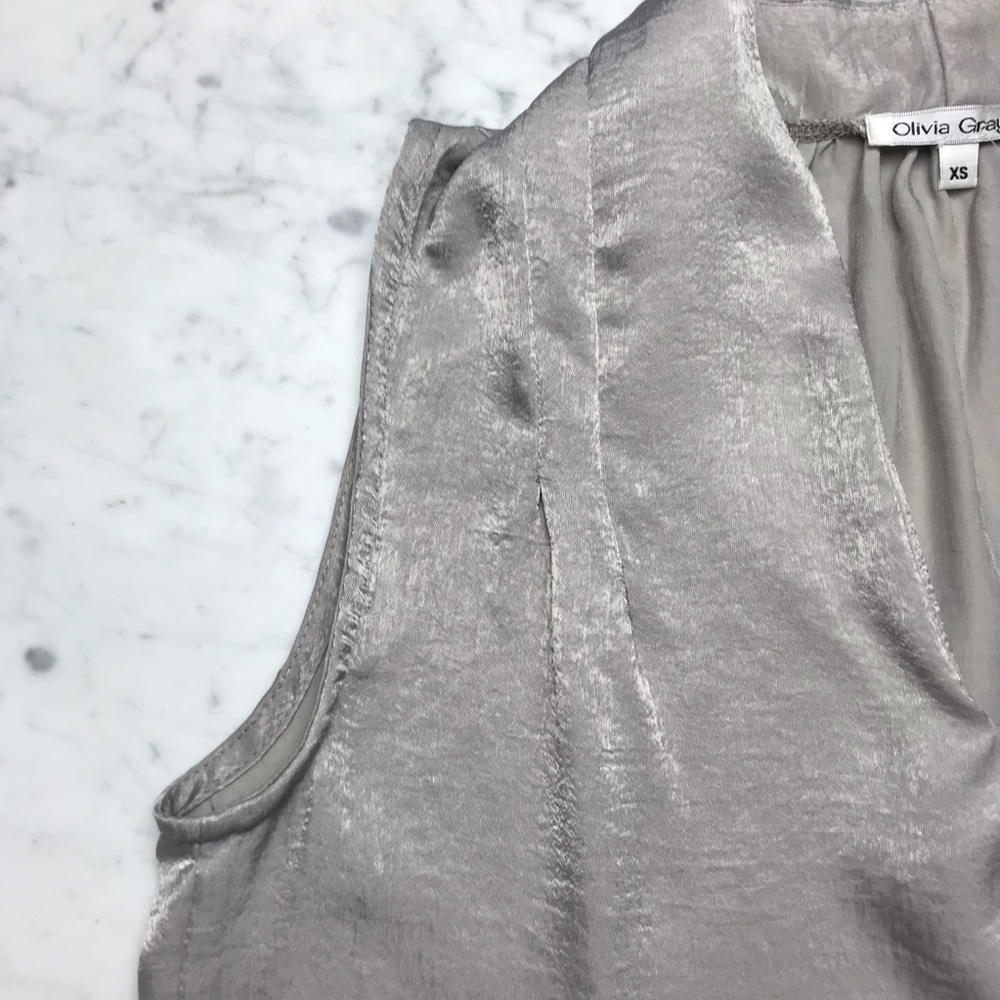 NWT Stone Grey Sleeveless V Neck Henley Blouse Top - Picture 5 of 9